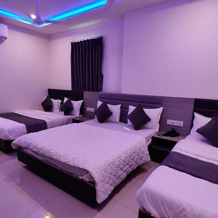 Hotel Selfie Inn Ahmedabad Esterno foto