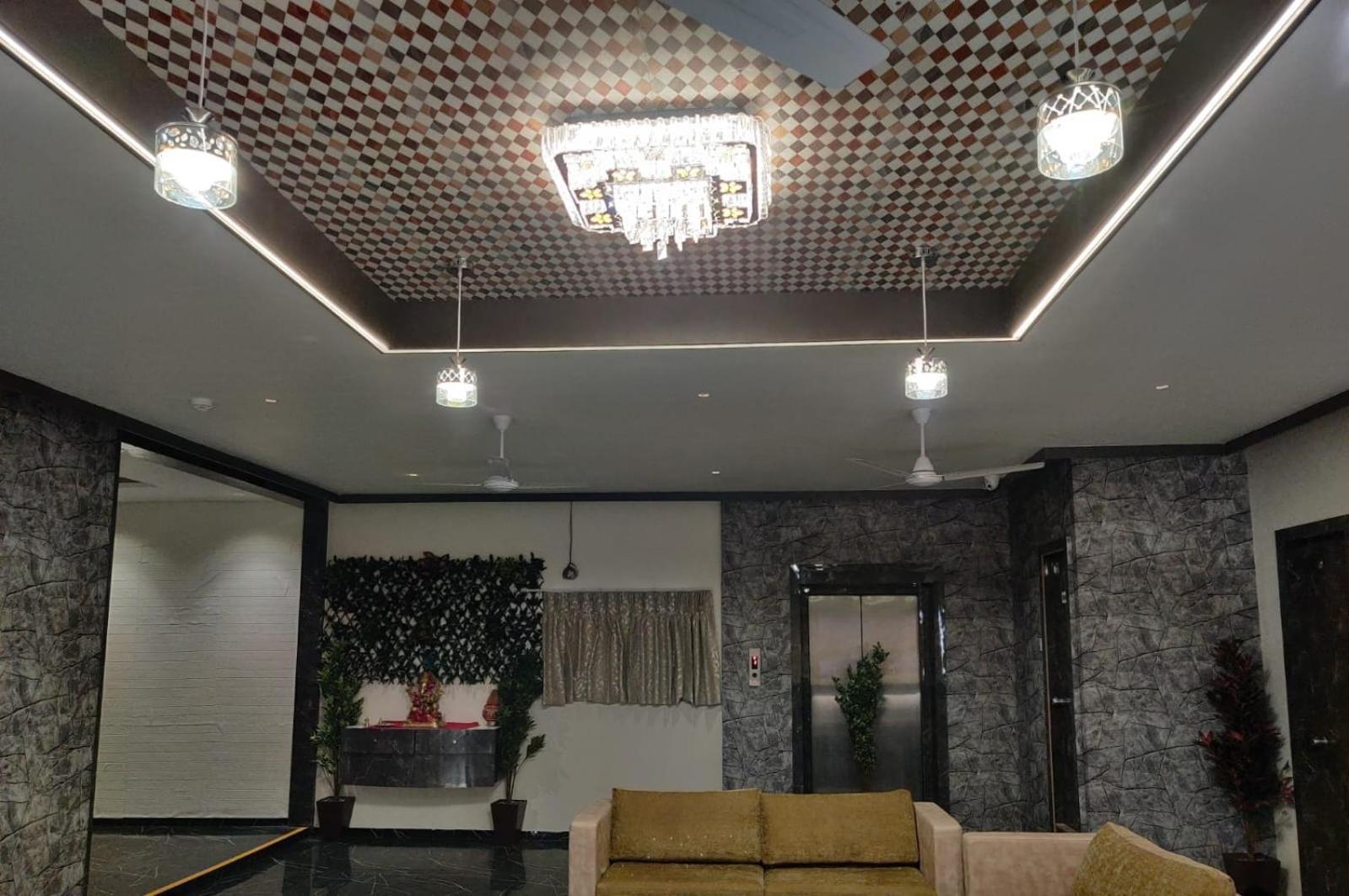 Hotel Selfie Inn Ahmedabad Esterno foto