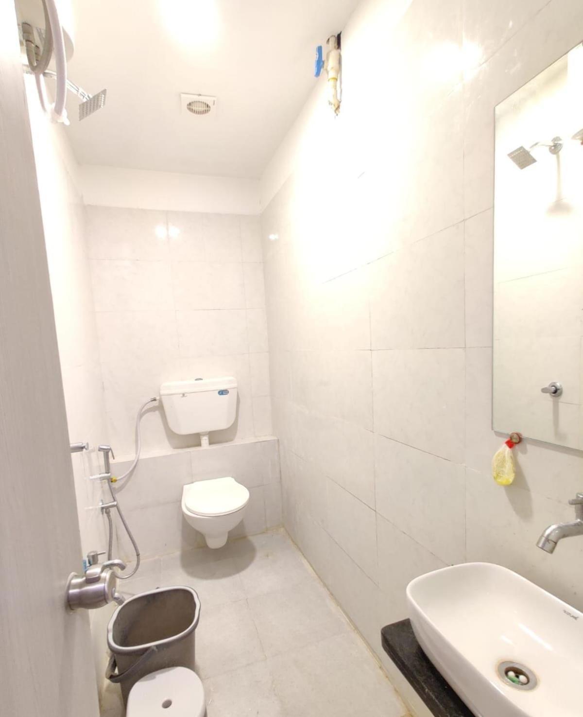 Hotel Selfie Inn Ahmedabad Esterno foto
